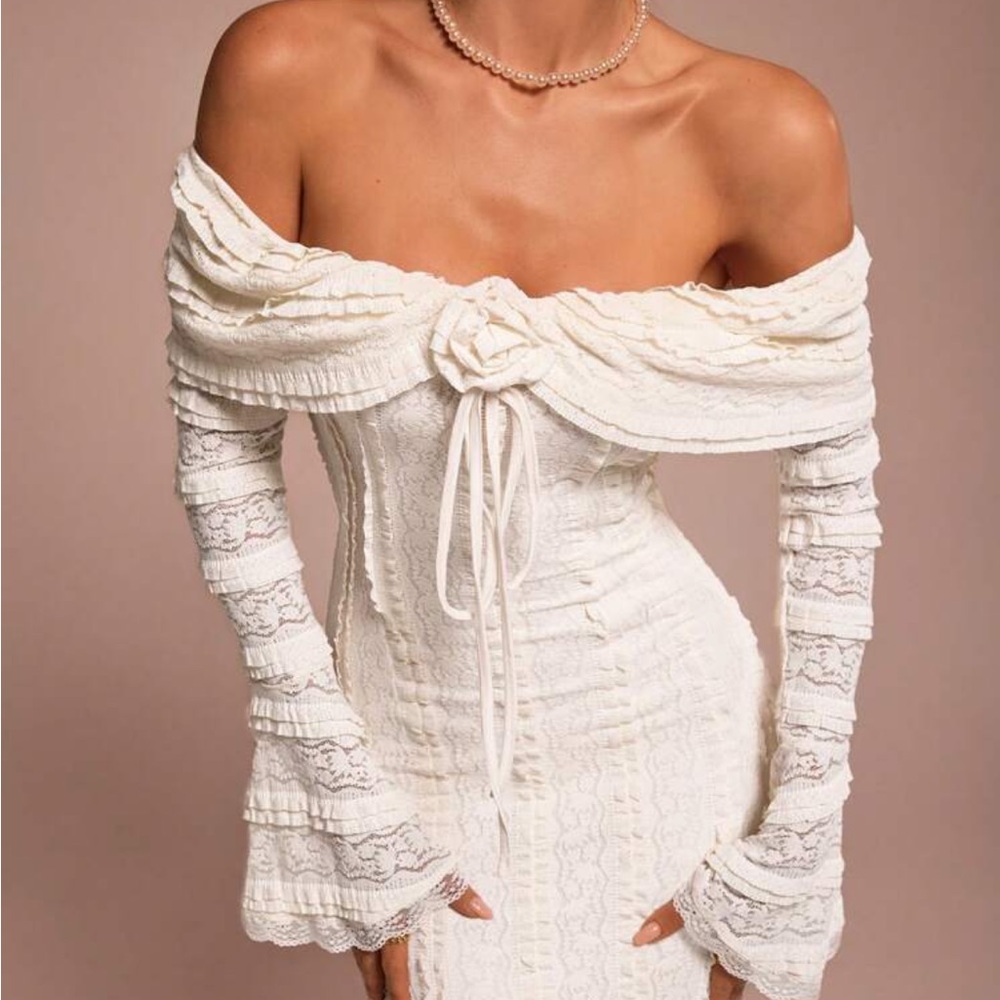 Elegant Off-Shoulder Lace Dress